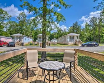 3 Mi to Mississippi State Tiny Home with Deck! - Starkville - Innenhof