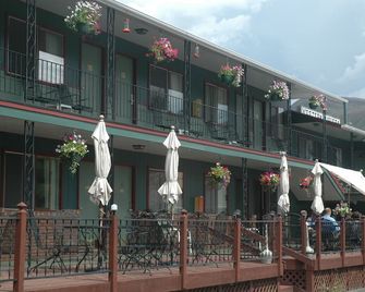 Western Riviera Lakeside Lodging - Grand Lake - Building
