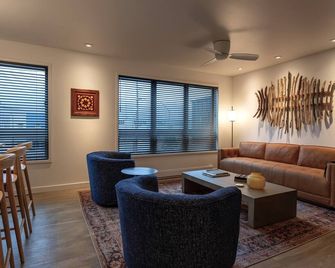 Chalet Suite In Downtown Juneau - Juneau - Living room