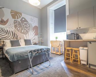 Pass the Keys Cosy Palm Studio West End - Glasgow - Bedroom
