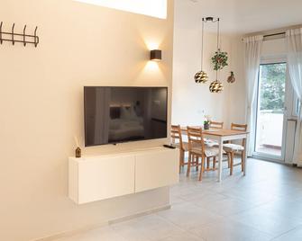 Brand New Holiday Apartment 'Alex' Near the Center with Mountain View, Wi-Fi & Balcony - Merano - Salle à manger