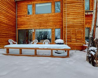 Darwin E - Moose - Innenhof