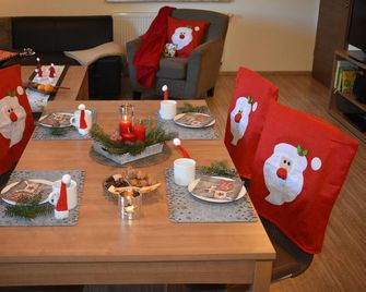 5apartment, 2-4 p., 2 bedrooms, child-friendly, WiFi via DSL free of charge - Bad Brambach - Essbereich