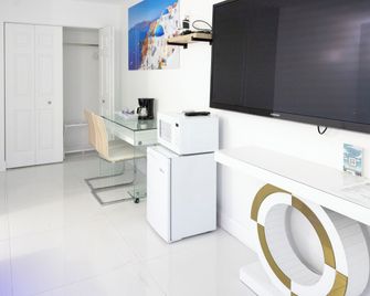 Palm Breeze Hotel - Lake Worth