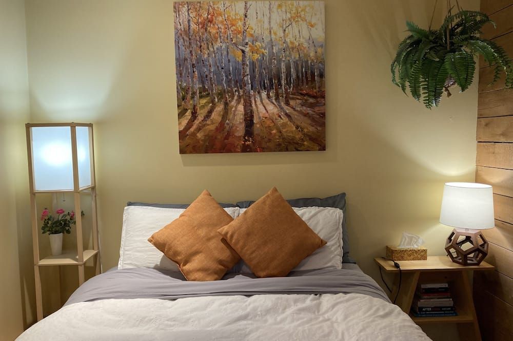 Forest Sweet Retreat; Hot Tub & Sauna, Dog Friendly, 12.5 Kw/hr EV Charger - Ucluelet - Bedroom