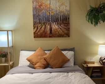 Forest Sweet Retreat; Hot Tub & Sauna, Dog Friendly, 12.5 Kw/hr EV Charger - Ucluelet - Habitació