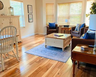 Two-Bedroom Vacation Condo - Myrtle Beach - Sala de estar