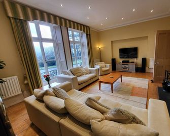 Victorian stone mansion in extensive grounds overlooking Bala Lake - Bala - Living room