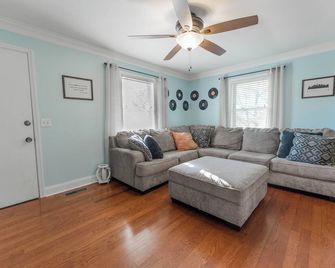 Cozy Nashville Retreat 10 Min to Broadway - Nashville - Sala de estar