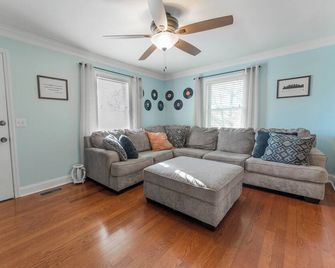 Cozy Nashville Retreat 10 Min to Broadway - Nashville - Stue
