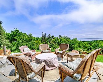 Cliff House - Ocean Views! Architectural designed, 4 Bedroom, 4 bath home! - Northport - Balcón