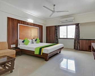 Sai Sangam Hotel - شيردى - غرفة نوم