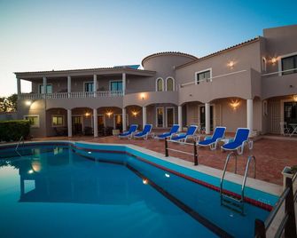 Casa Rosa Montes - Lagos - Pool