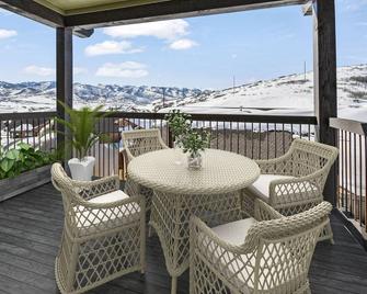 Luxury Home | Home Theater | Hot Tub - Kamas - Balcony