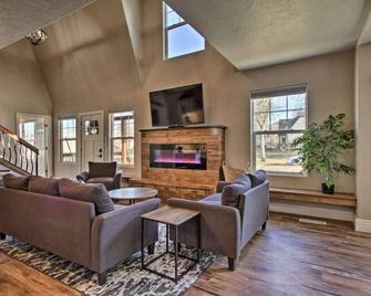 Spacious Home With Hot Tub - Great Falls - Sala de estar