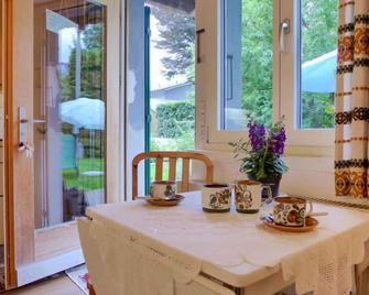 Apartment Erika by Interhome - Meiringen - Dining room