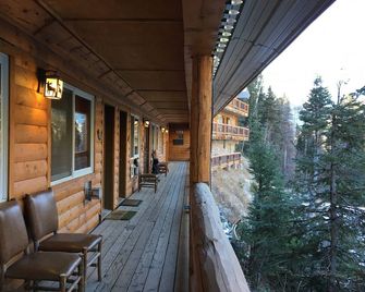 Comfortable Taos Ski Valley Condo sleeps 9 with Full Kitchen - Taos Ski Valley - Balcón