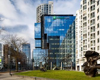 Holiday Inn Express Rotterdam - Central Station - Rotterdam - Building