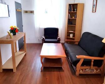 Appartement confortable à Châteaudun avec jardin, 53 m² - Шатоден - Вітальня