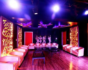 Hunky Dory Resort - Dalhousie - Sala de estar