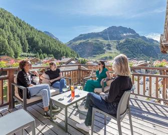 Victoria Lodge, Friendly Hotel - 瓦勒迪澤爾 - 陽台