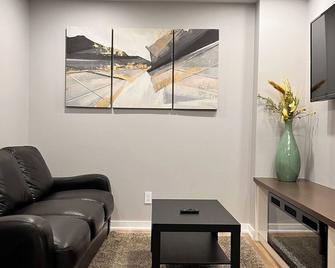 New one bedroom apartment - Bowmanville - Living room