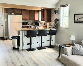 Hardy’s slice of beach paradise - Pointe-du-Chêne - Kitchen