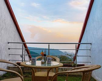 Valley View Resort - Mahabaleshwar - Balcony