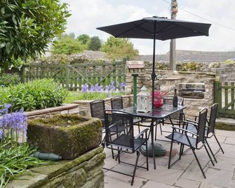 3 bedroom accommodation in Bellerby, Wensleydale - Hawes - Innenhof
