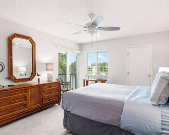 Modern Condo on the lake Oldsmar FL - Oldsmar - Bedroom