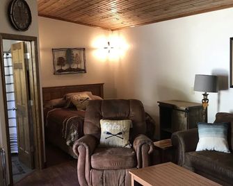 Bullwinkles Rustic Lodge - Poplar Bluff - Salon
