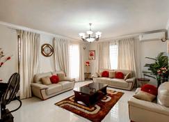 Baldwin Beauty House - Accra - Living room