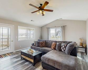 Gorgeous home w/ the ocean & beach just beyond your front door - Crescent City