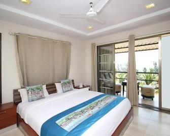 Sea Breeze Beach Resort Murud - Murud - Bedroom