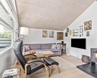 Beautiful home in Herning with WiFi - Herning - Stue