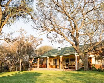 Woodlands Stop Over And Lodge - Francistown