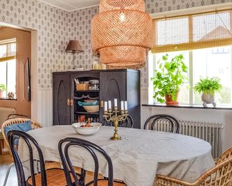 2 Bedroom Gorgeous Home In Simrishamn - Simrishamn - Matsal
