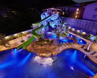 Ananta Burin Resort - Krabi - Piscina