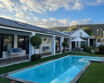 Sixteen Guest House on Main - Hermanus - Pileta
