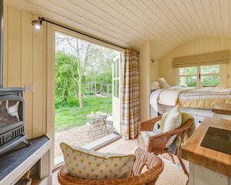 The Orchards Retreat Shepherds Hut - Halesworth - Slaapkamer