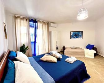 Roma Golden Beach Apartment - Lido di Ostia - Schlafzimmer