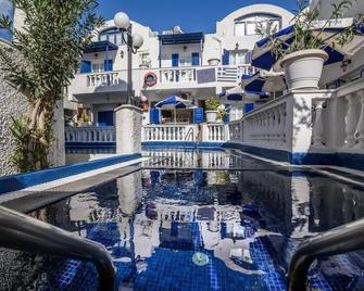 Hotel Porto Perissa - Perissa - Piscina