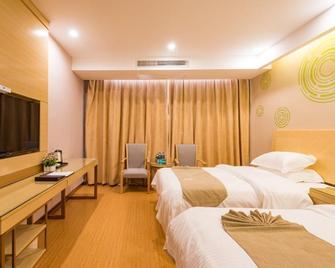 Greentree Inn Anqing Qianshan County Sunshine City Express Hotel - Anqing - Bedroom