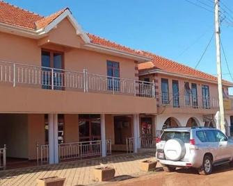 Strikers Hotel - Soroti - Building