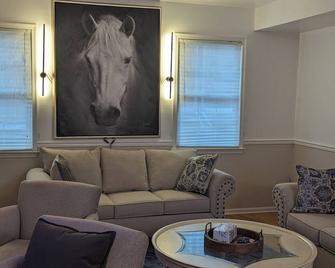 New Construction townhome close to everything downtown w/transparent pricing - Wilmington - Living room