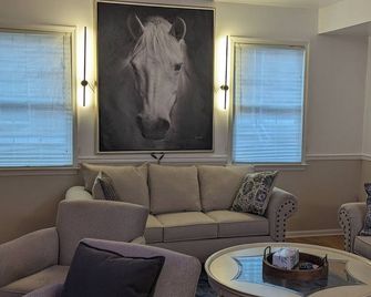 New Construction townhome close to everything downtown w/transparent pricing - Wilmington - Living room