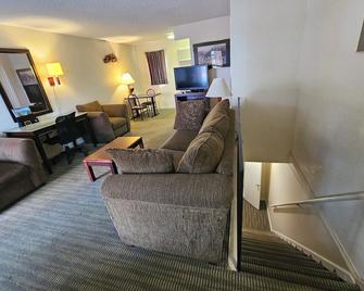 Merrimac Inn & Suites - Williamsburg - Living room