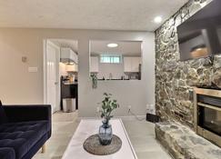 Cozy & Modern 3 Bedroom Home with 4 Beds - Moncton - Living room