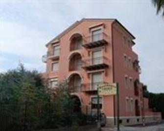 Residence Cherie - Borgio Verezzi - Будівля