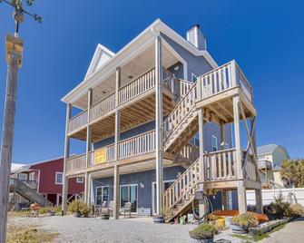 Ocean-View Apt in Emerald Isle - Walk to Beaches! - Emerald Isle - Building